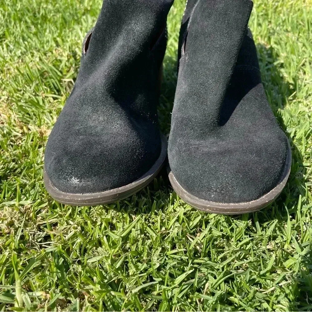 Naya Women’s Valerie Studded Suede Ankle
Booties Black / Silver Studs Size 7.5 - Picture 8 of 12